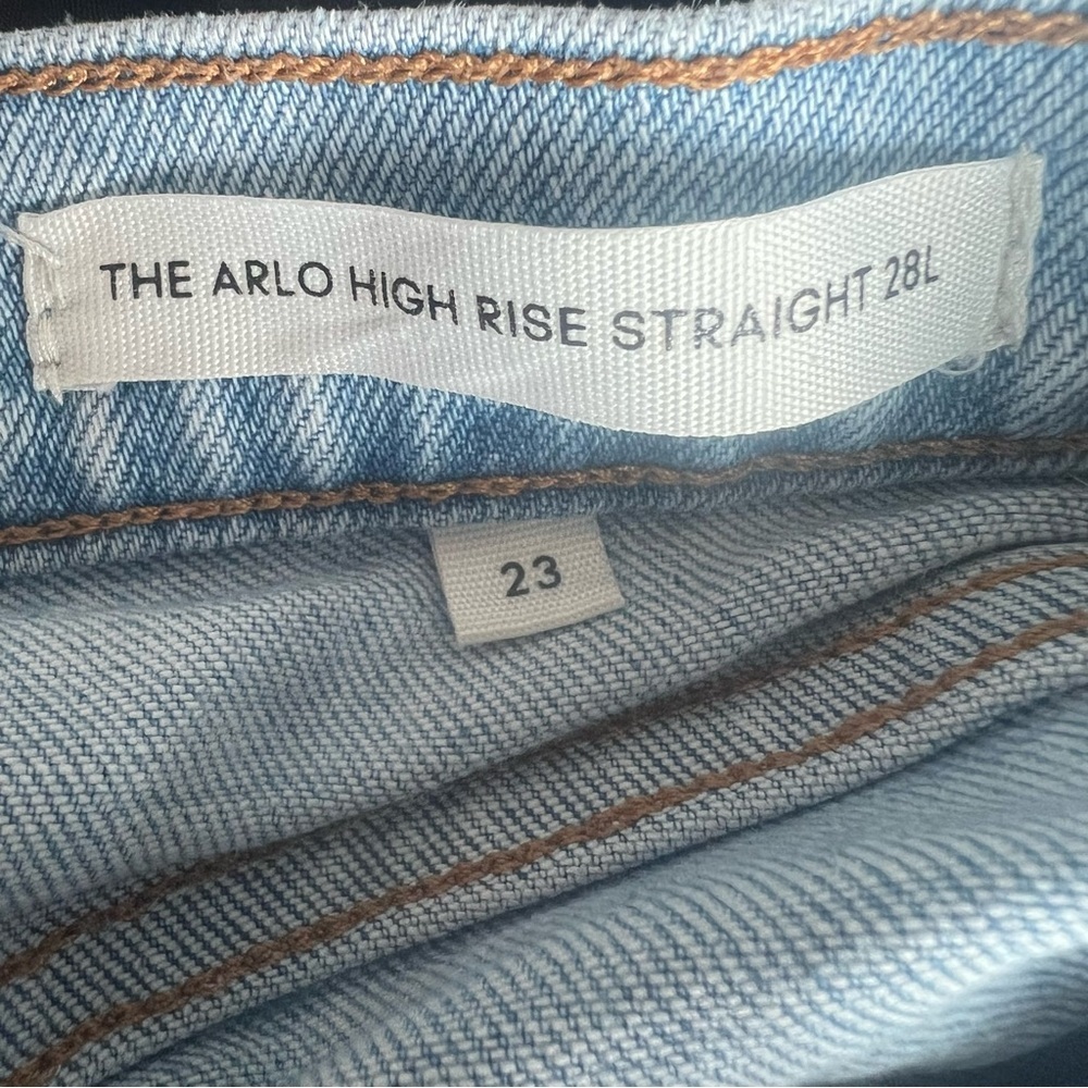 Aritzia Denim Forum Arlo Jeans light wash straight - Picture 5 of 10
